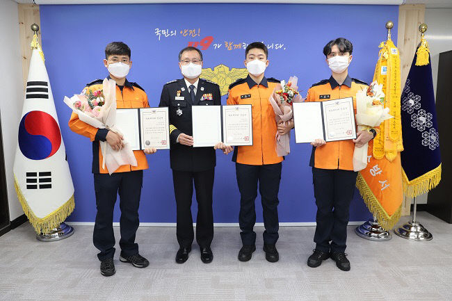하트세이버 수여대상자 좌측 임성용, 서장, 정태민, 이재선