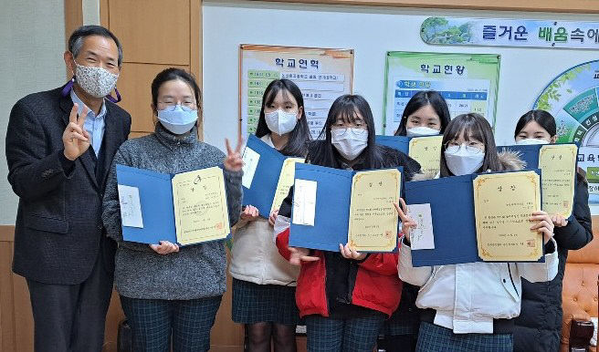 논산여중, 제31회 놀뫼백일장 7명 수상