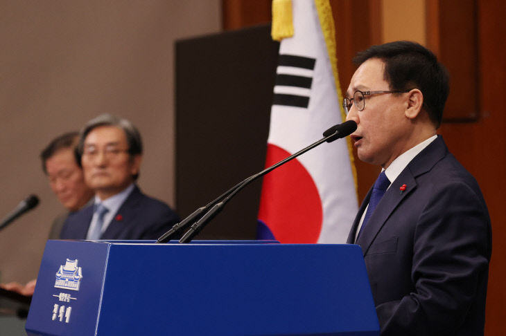 인사말 하는 유영민 신임 비서실장<YONHAP NO-2233>