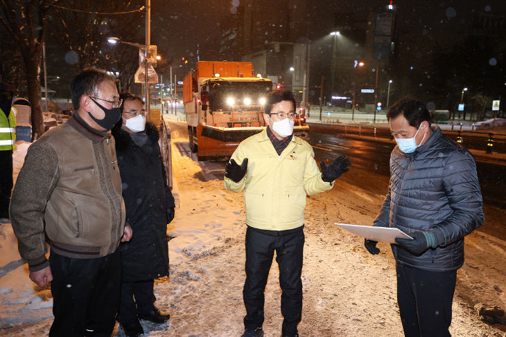 허태정 시장, 7일 새벽 제설 현장 점검 및 근무자 격려