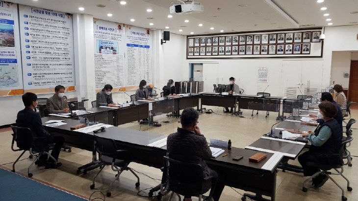 서천, 장항산단 고용난 해소 위한 대책회의 모습