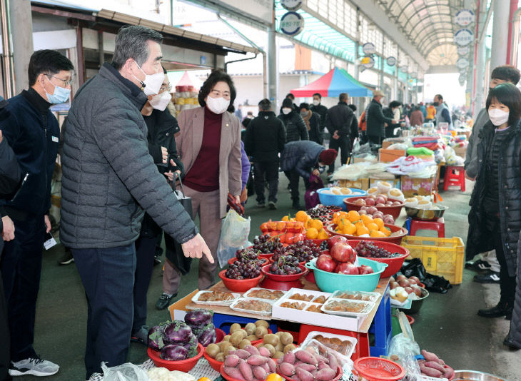 김동일 보령시장. 설 명절맞이 전통시장 방문