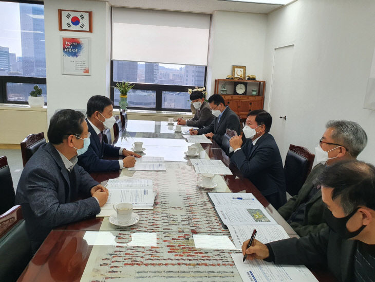 첫번째허성곤김해시장,오른쪽위에서세번째김현모문화재청장)