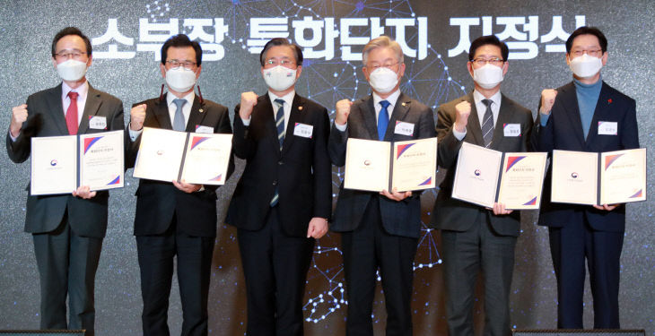 왼쪽부터송하진전북도지사, 이시종충북도지사, 성윤모산업통상