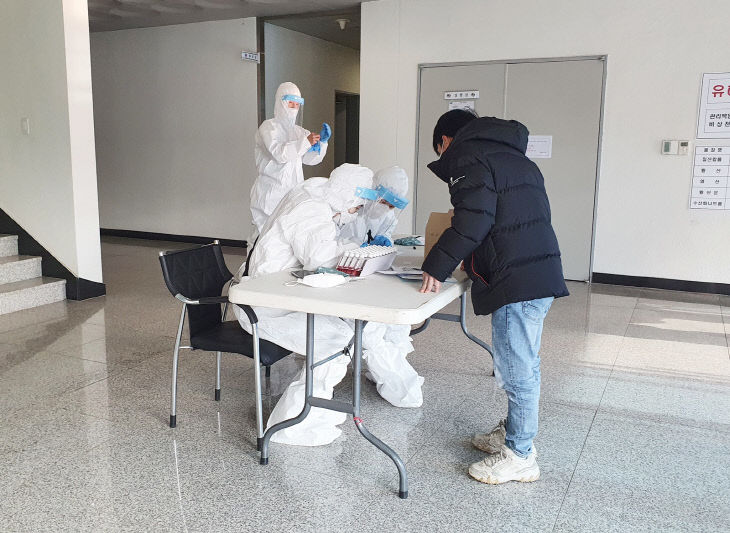 210308 외국인 이동선별진료소 운영2(충주산단)