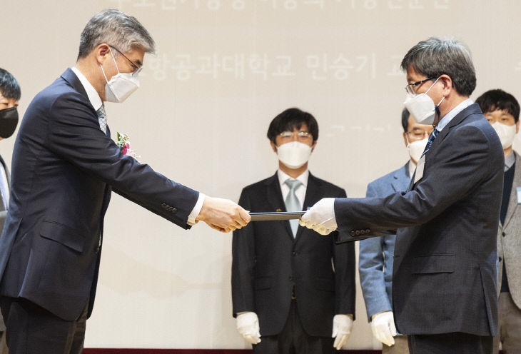 2021년 세계기상의 날_정부포상_수상사진(서명석 전임회장님)_2