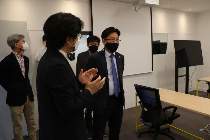 2. 시설 라운딩 사진