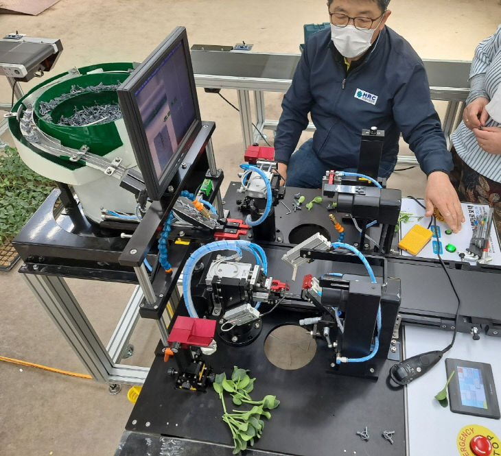 01-1 로봇접목기 도입