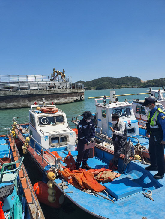 낚시어선 점검 사진