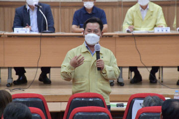 1. 농촌 인력난 해결을 위한 농업인 토론회 장면 (1)