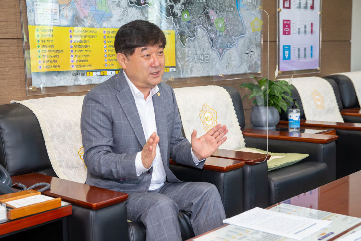 사본 -210708 최창용의장님 인터뷰사진 보정002