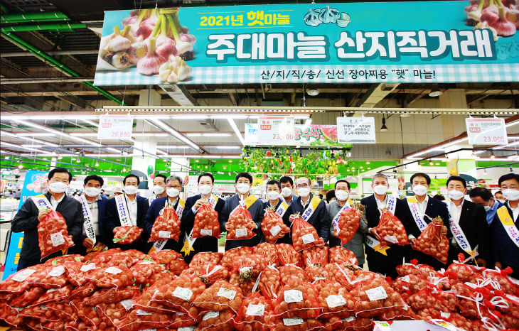 2.6월 30일 농협유통센터 양재점 내부행사장 방문, 단체사진