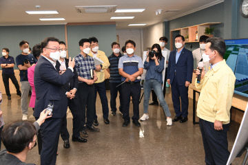 1-2. 박정현 부여군수 현황 설명 장면