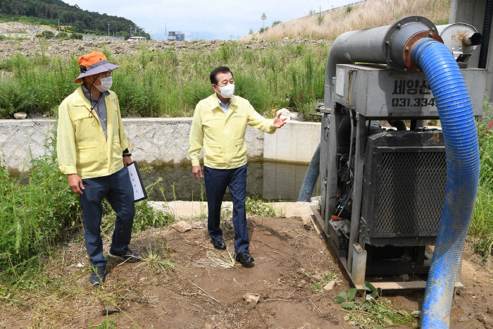 유천호 군수_삼산면 현장 확인
