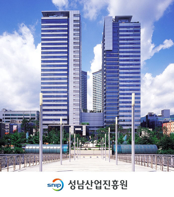 킨스타워 전경 사진_진흥원 로고