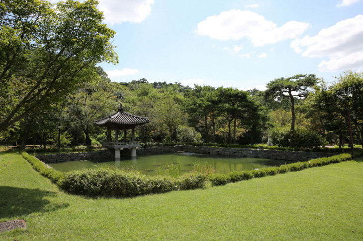 문헌서원 연못과 경현루