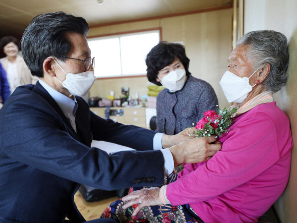 유기상 고창군수_장수어르신 섬김봉사