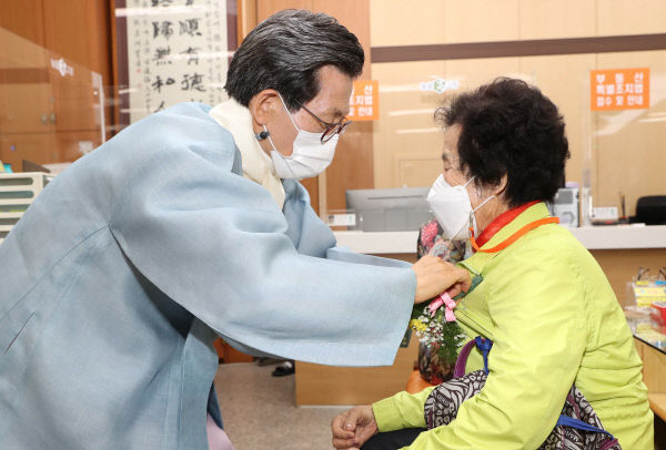 민원행정낭독 및 친절서비스 제공2