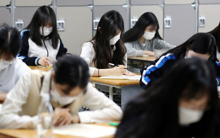 전국연합학력평가 준비하는 수험생