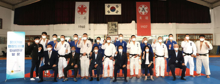 경기도의회 장현국 의장, 우수교사 표창 수여-