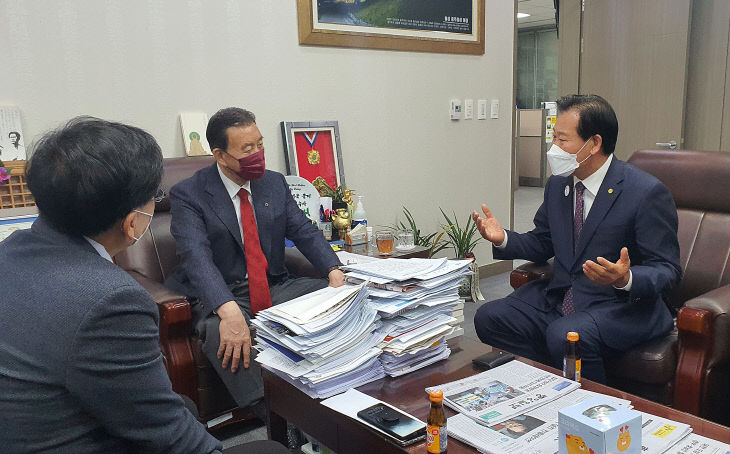 김재종 군수 국회방문 사진