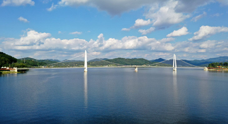 탑정호 출렁다리