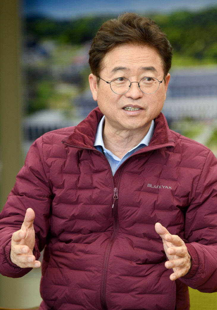 이철우 경북도지사. 인터뷰 사진