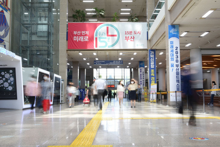 20210601 15분 도시 부산 자료사진(시청사 1층 로비) 01