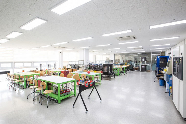 부산대학교 메이커스페이스 V-Space 사진