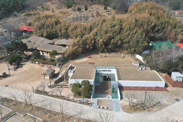 서천 이하복 고택과 전시관 모습