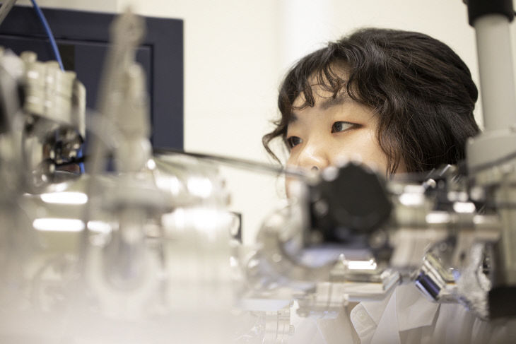 UST-한국표준과학연구원(KRISS) 캠퍼스 학생 연구장면