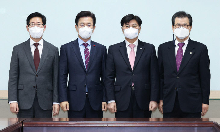 2021113001001978300064411