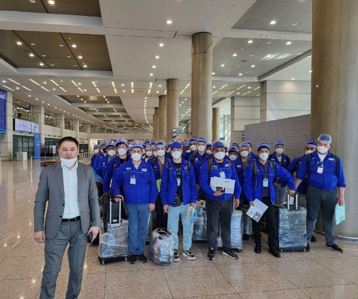 우즈베키스탄 근로자 한국 입국 모습