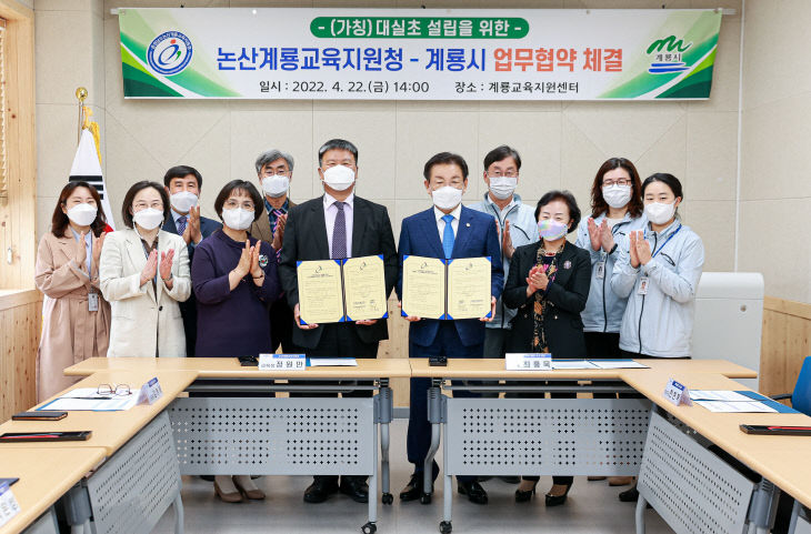 사본 (가운데 왼쪽부터 정원만 교육장, 최홍묵 시장)