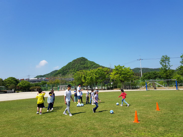 프로축구선수와 함께 슛 골인!!(교육복지안전과) 사진1