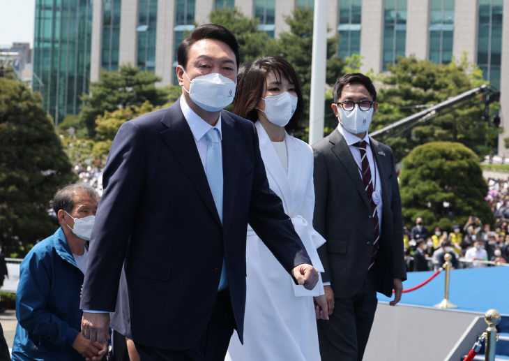 취임식 참석한 윤석열 대통령과 김건희 여사<YONHAP NO-4618>