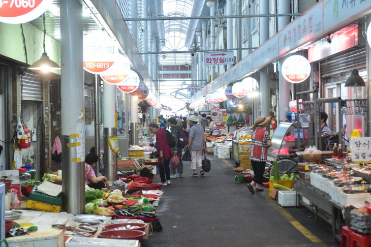 진주 자유시장 전경