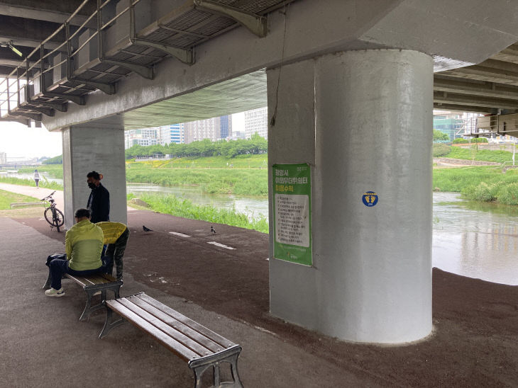 안양천 철산대교 하부 야외 무더위쉼터