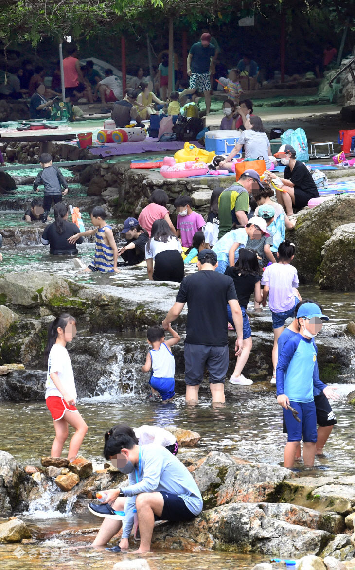 20220710-계룡산 계곡 인파1