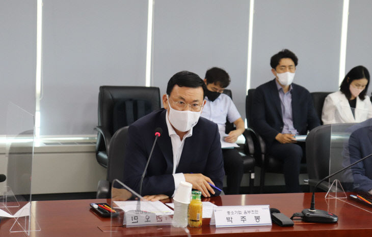 사진3. 14일(목) S.O.S Talk(발언중인 박주봉 옴부즈만)