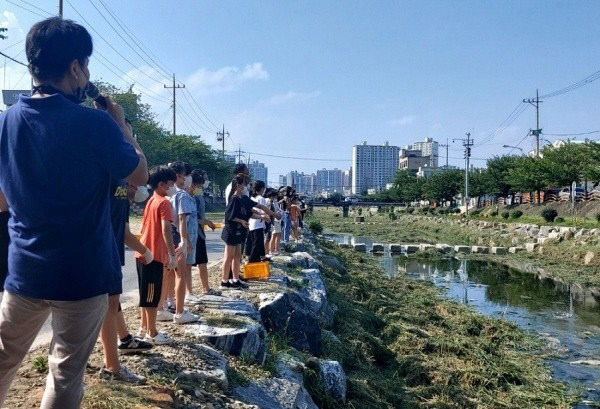 EM흙공아, 하천을 부탁해!(장승미명예기자) 관련사진1