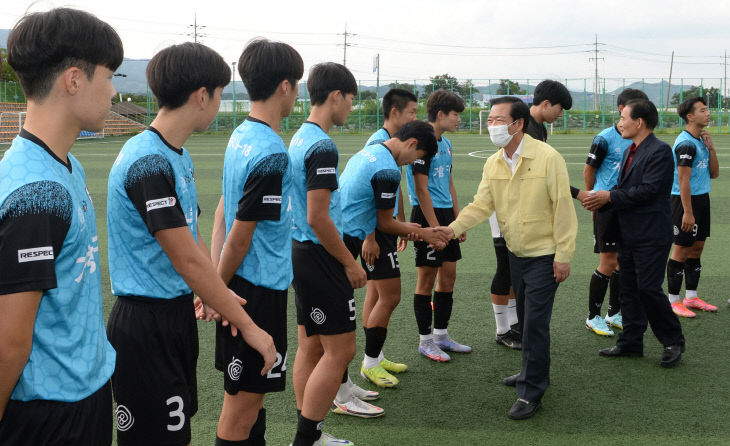 구인모 거창군수, 도민체전 참가 훈련 선수단 격려