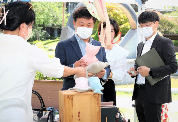 시 군 순회 장터’ 호응 속에서 열려 (1)