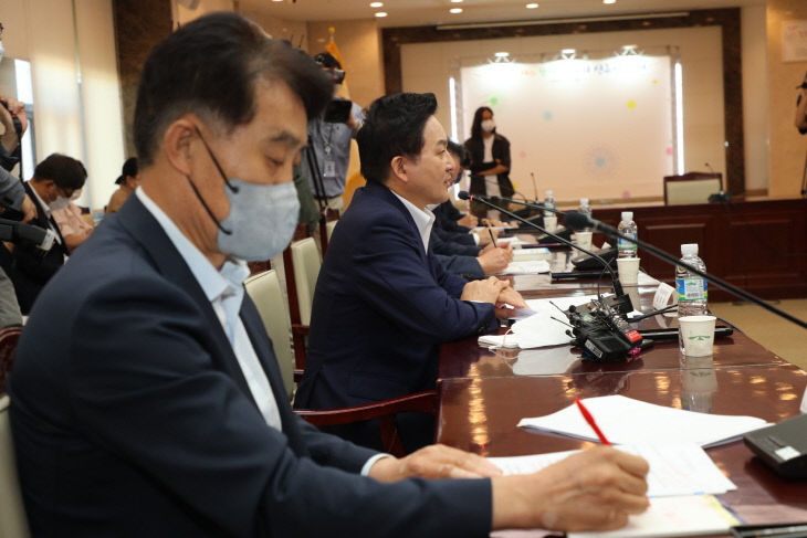 하은호 군포시장, 공약이행 위해국토부장관과 토론