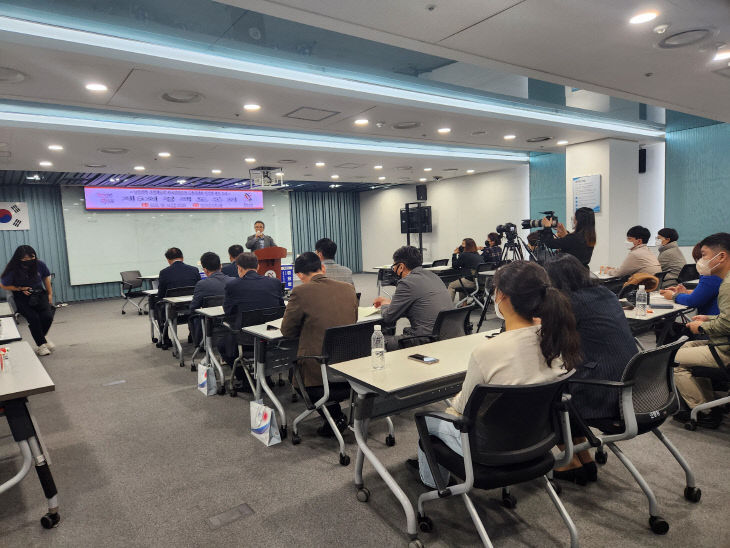 당진시 외국인 근로자지원센터 정책토론회 사진 (1)