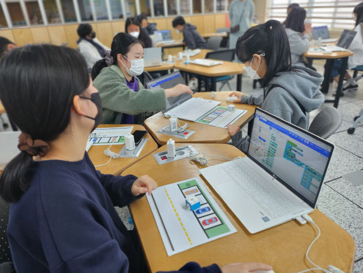 부리중, 로봇과 메타버스 체험