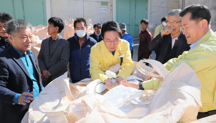 공공비축미곡·시장격리곡 수매현장 방문(1) (2)