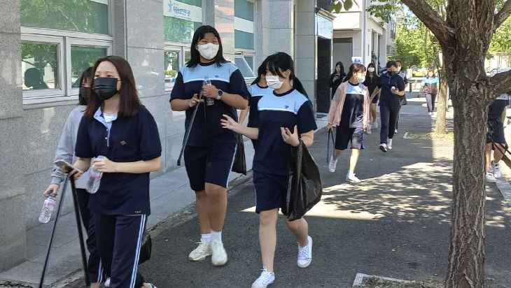 쌘뽈여자중학교 플로깅활동과 업사이클링활동1