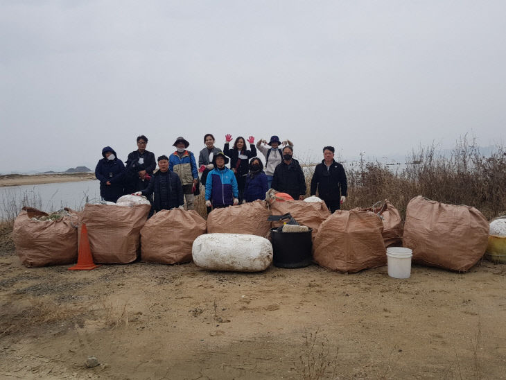 세계자연유산 유부도에서 환경정화 활동을 펼친 서천지속협