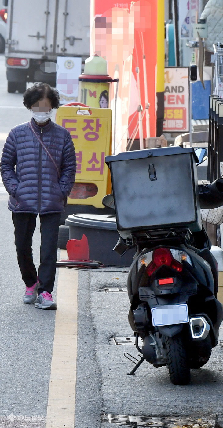 20221124-인도에 물건 적치